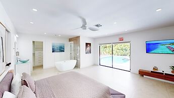 Villa Shapira 6BR Designer Home w Pool