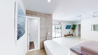 Villa Shapira 6BR Designer Home w Pool