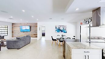 Villa Shapira 6BR Designer Home w Pool