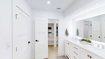 Villa Shapira 6BR Designer Home w Pool