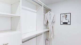 Villa Shapira 6BR Designer Home w Pool