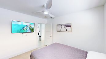 Villa Shapira 6BR Designer Home w Pool