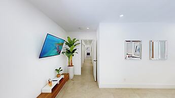 Villa Shapira 6BR Designer Home w Pool