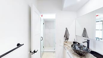 Villa Shapira 6BR Designer Home w Pool