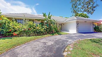 Villa Shapira 6BR Designer Home w Pool