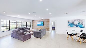 Villa Shapira 6BR Designer Home w Pool