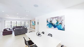 Villa Shapira 6BR Designer Home w Pool