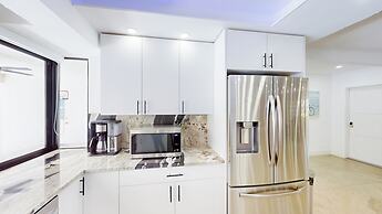 Villa Shapira 6BR Designer Home w Pool