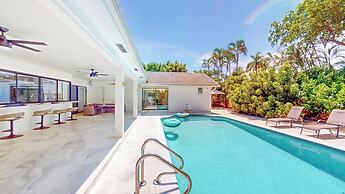 Villa Shapira 6BR Designer Home w Pool