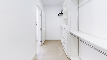 Villa Shapira 6BR Designer Home w Pool