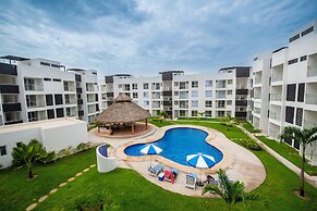 Cozy 2-Bedroom Retreat with Pool Access