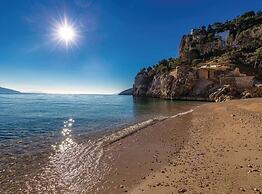 Cozy One Bedroom Apartment With Terrace