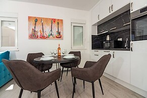 Modern Apartments With Private Balcony Kaštel Novi