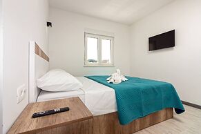 Modern Apartments With Private Balcony Kaštel Novi