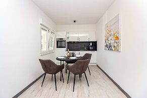 Modern Apartments With Private Balcony Kaštel Novi