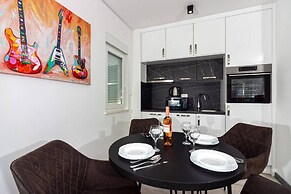 Modern Apartments With Private Balcony Kaštel Novi