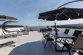 Scenic Kastel Luksic Apartments