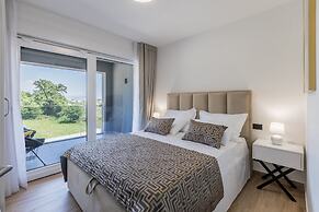 Scenic Kastel Luksic Apartments