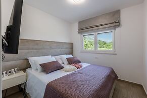 Scenic Kastel Luksic Apartments