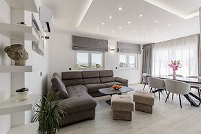 Scenic Kastel Luksic Apartments