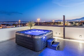 Scenic Kastel Luksic Apartments