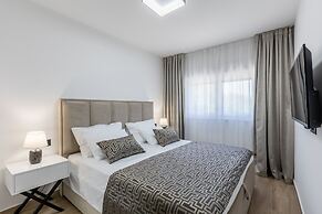 Scenic Kastel Luksic Apartments