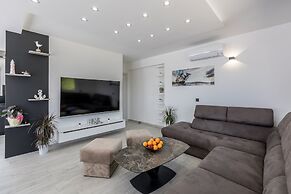 Scenic Kastel Luksic Apartments