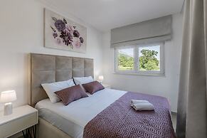 Scenic Kastel Luksic Apartments