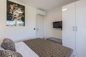 Scenic Kastel Luksic Apartments