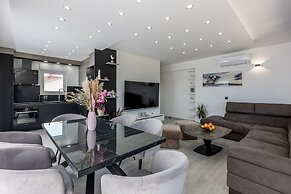 Scenic Kastel Luksic Apartments