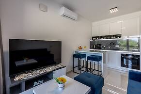 Scenic Kastel Luksic Apartments