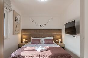 Scenic Kastel Luksic Apartments