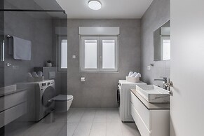 Scenic Kastel Luksic Apartments