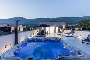 Scenic Kastel Luksic Apartments