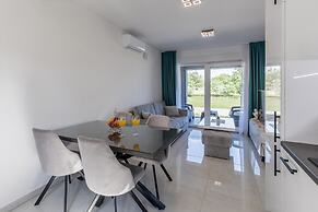 Scenic Kastel Luksic Apartments