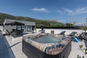 Scenic Kastel Luksic Apartments