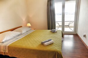 Trogir Sunny Apartments With Sea View