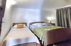 Trogir Sunny Apartments With Sea View