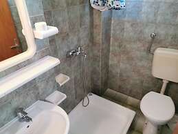 Trogir Sunny Apartments With Sea View