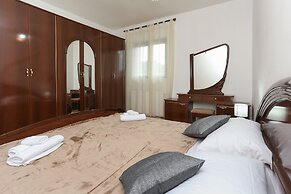 Sunny Elegant Apartments in Trogir
