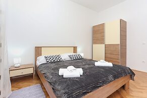 Sunny Elegant Apartments in Trogir