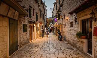 Sunny Elegant Apartments in Trogir