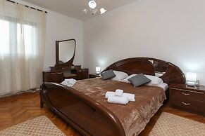 Sunny Elegant Apartments in Trogir