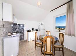Trogir Comfortable Apartment With Terrace