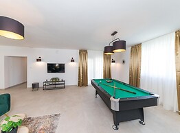 Scenic Elegant Trogir Villa With Pool