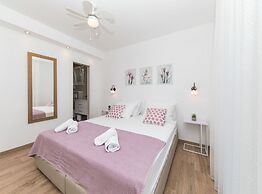 Scenic Elegant Trogir Villa With Pool