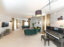 Scenic Elegant Trogir Villa With Pool