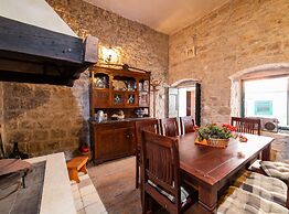 Seafront Villa With Furnished Sun Terrace, Close to the Beach