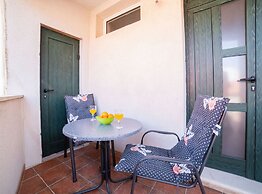 Seafront Villa With Furnished Sun Terrace, Close to the Beach