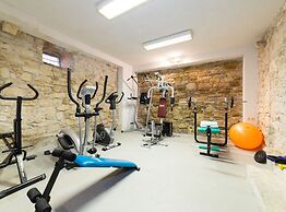 Seafront Villa With Furnished Sun Terrace, Close to the Beach